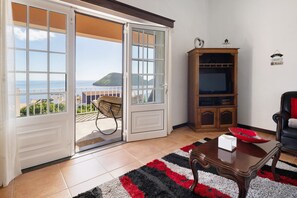 TV - Bela Vista Apartment Terceira Island (Feteira)