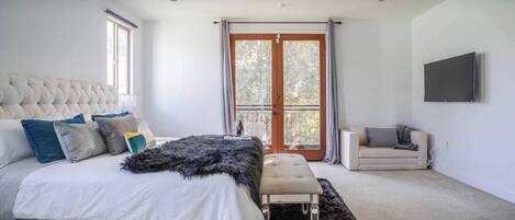 4 bedrooms, iron/ironing board, free WiFi, bed sheets