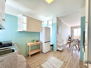 Microwave, oven, dishwasher, coffee/tea maker - Quarteira Central Beach 5 by Homing (Loulé)