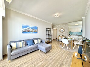 Living room - Quarteira Central Beach 5 by Homing (Loulé)