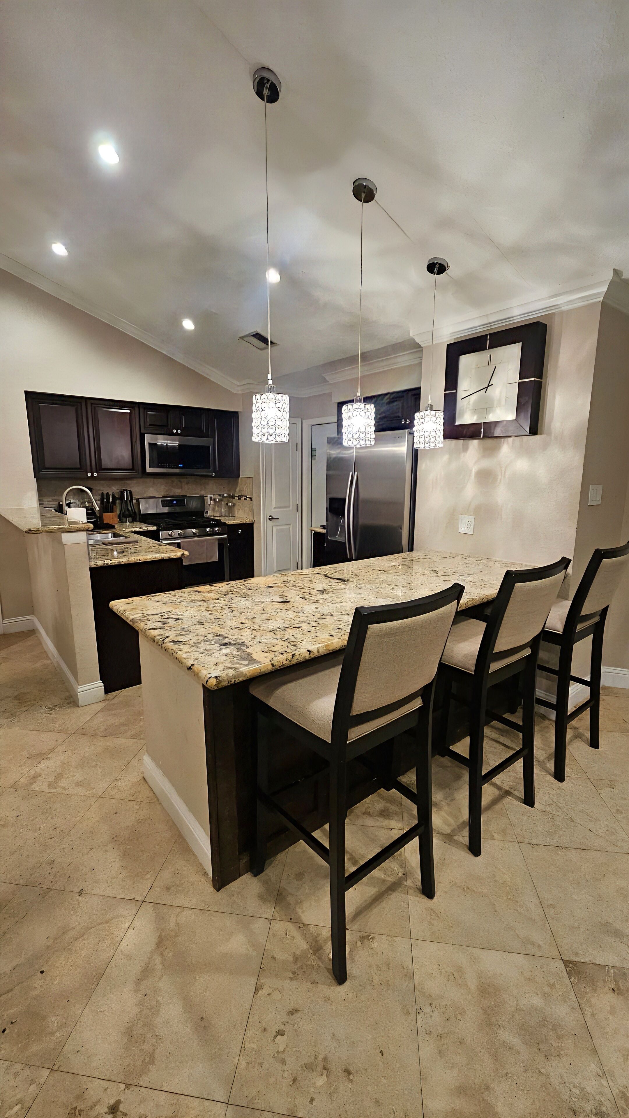 Een magnetron, een oven, een kookplaat