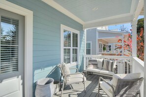 Terrace/patio - Great vacation home located mid-island (Saint Simons Island)