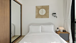 Appartement luxueux, 2 chambres, balcon, vue sur la ville | Coffre-fort, rideaux d’obscurcissement, système d’insonorisation