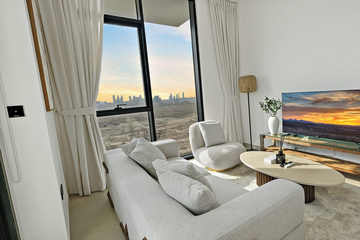 Appartement luxueux, 2 chambres, balcon, vue sur la ville | Aire de séjour