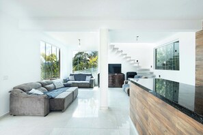 House, Smoking | 8 bedrooms - Ch Cara Pet-friendly c Piscina Jogos e Wi-fi (Mairinque)