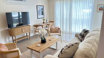 Apartment, 2 Bedrooms, Terrace, Garden View | Living room