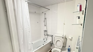 A bathroom with a bathtub, toilet, and sink. - 262 Apartments (Leeds)