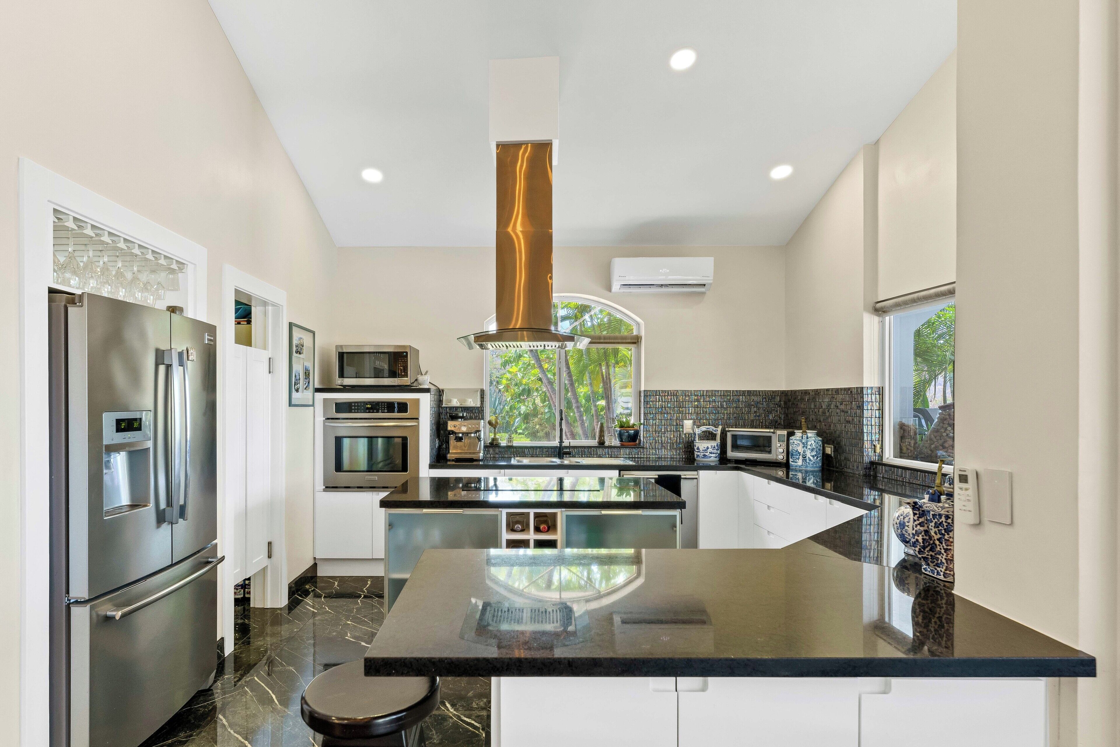 Micro-ondes, four, plaque de cuisson, lave-vaisselle