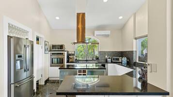 Micro-ondes, four, plaque de cuisson, lave-vaisselle