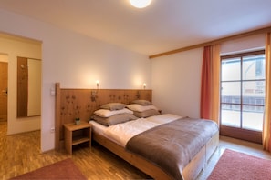 Comfort Double Room, Balcony, Mountain View
