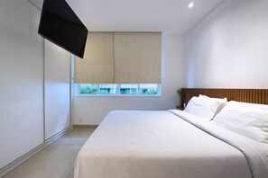 1 bedroom, iron/ironing board, internet, bed sheets - Leblon | Quiet Suite Near the Beach (Rio de Janeiro)