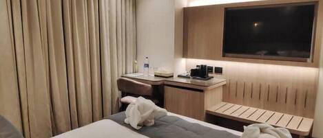 1 bedroom, iron/ironing board, internet