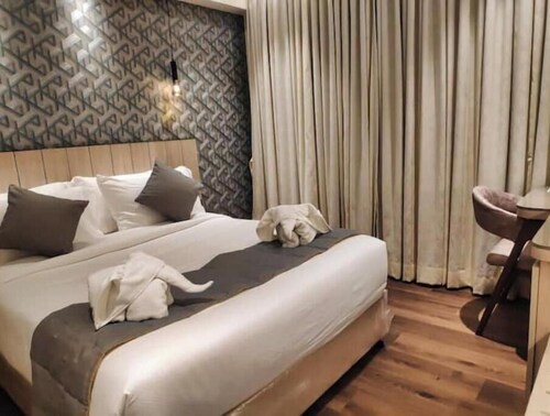 Deluxe room in MIDC Andheri E