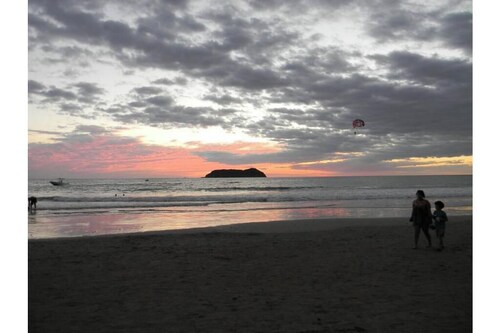 8 minutes away from Manuel Antonio National Park
