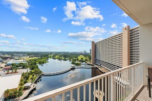 Property grounds - Bright & Spacious Condo 1BD! Steps from the Beach! (Panama City Beach)