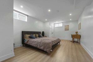 2 chambres, fer et planche à repasser, Wi-Fi, draps fournis