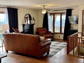 TV, fireplace