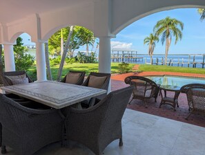 Outdoor dining - Villa Valencia - 3 Bedroom on the River with a Pool (Fort Myers)