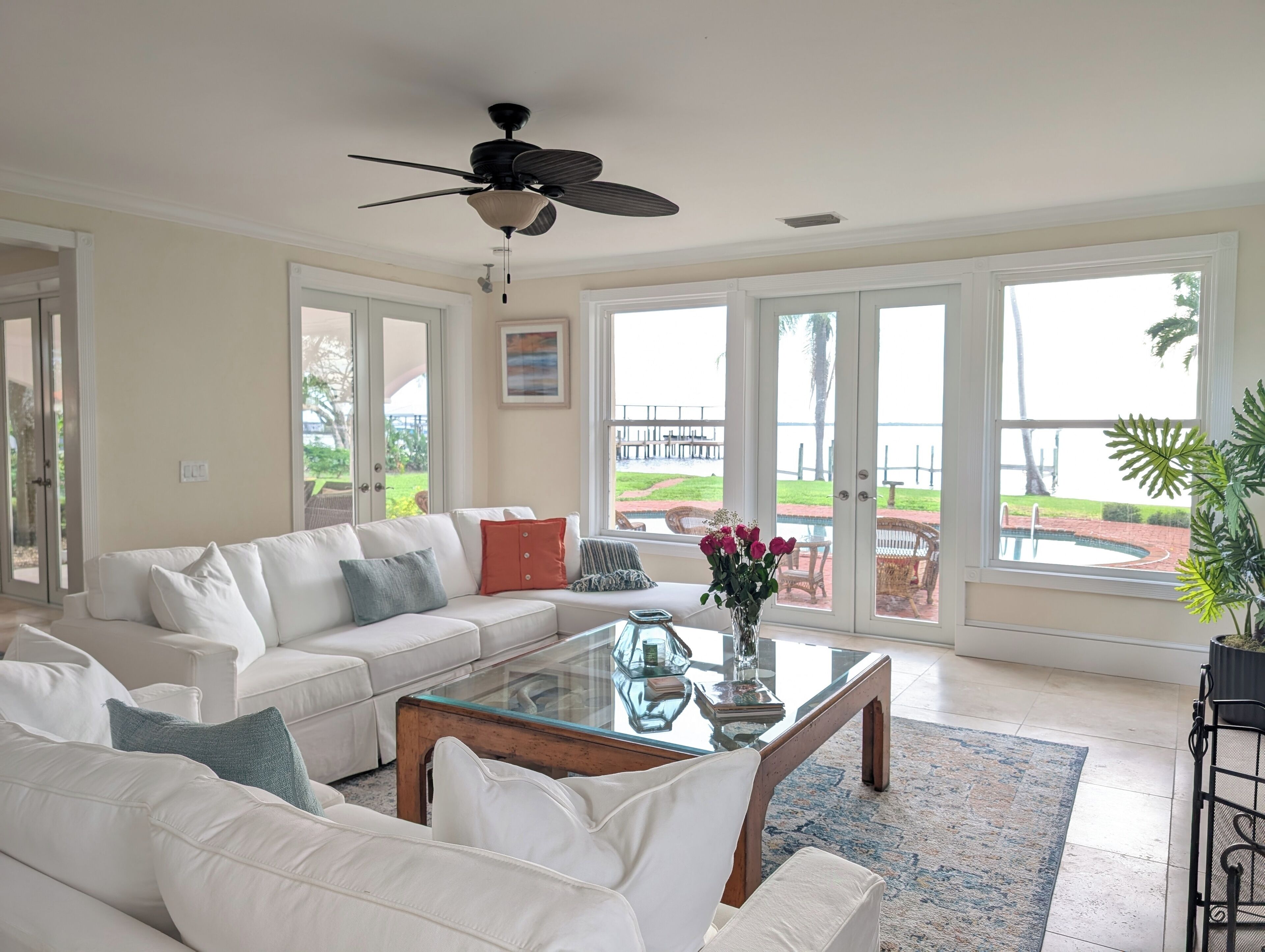 智能电视、壁炉、办公室