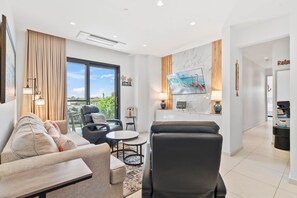 Family Condo, 3 Bedrooms | Living room
