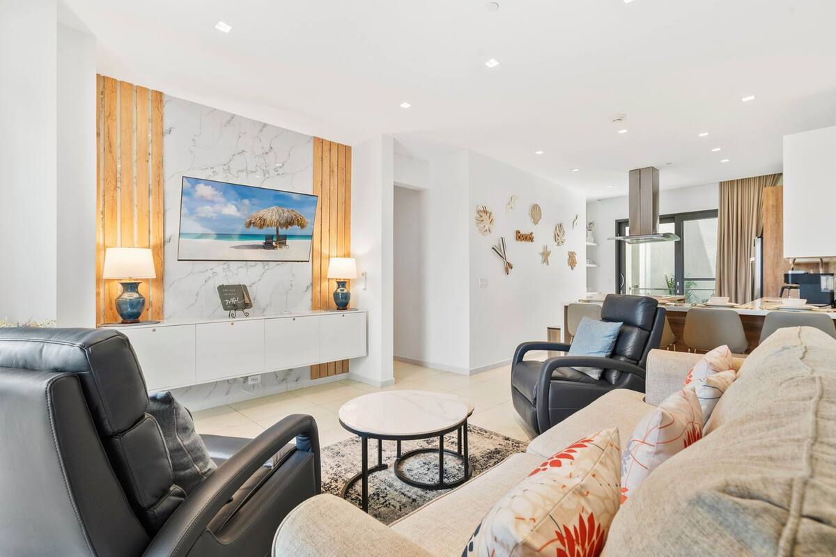 Family Condo, 3 Bedrooms | Living room | Smart TV