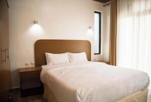 10 bedrooms, Internet, bed sheets