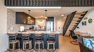 Kondominium (3 Bedrooms) | Dapur pribadi | Microwave, oven, mesin pencuci piring, dan mesin pembuat kopi/teh