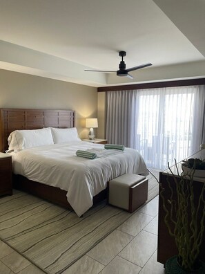 3 habitaciones, tabla de planchar con plancha y ropa de cama