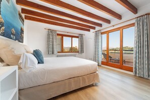 3 bedrooms, iron/ironing board, travel crib, free WiFi