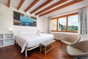 3 bedrooms, iron/ironing board, travel crib, free WiFi