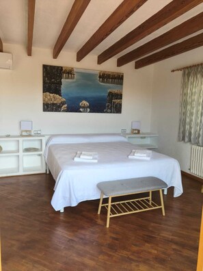 3 bedrooms, iron/ironing board, travel crib, free WiFi