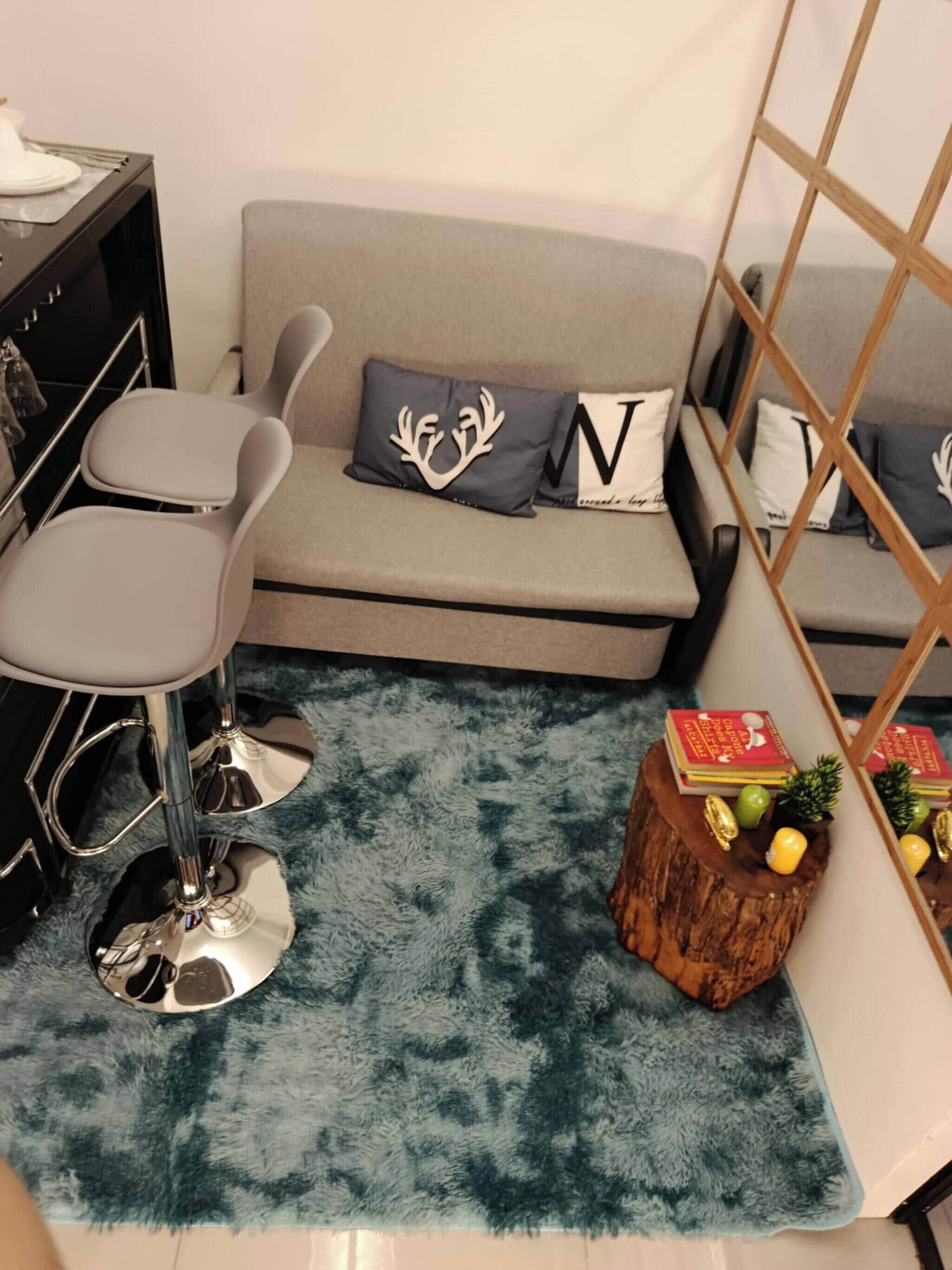 Condo, 1 Bedroom, Accessible | Living area | Books