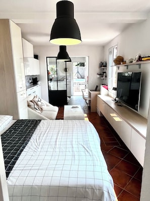 1 bedroom, desk, iron/ironing board, free WiFi - House with sea view, private heated swimming pool, terrace (Le Lavandou)