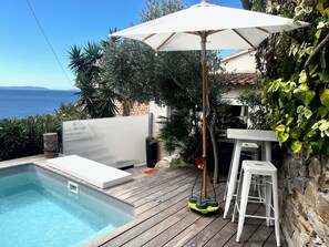 Outdoor pool, a heated pool - House with sea view, private heated swimming pool, terrace (Le Lavandou)