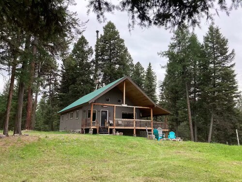 Comfortable cabin with so much to offer!