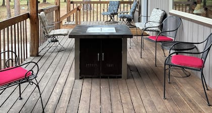 Comfortable cabin with so much to offer!