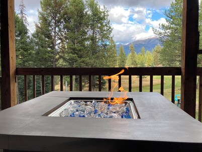 Comfortable cabin with so much to offer!