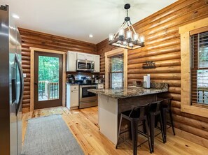 Microwave, oven, stovetop, dishwasher - The Perch at Lake Lure (Lake Lure)