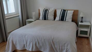 2 bedrooms, iron/ironing board, free WiFi, bed sheets