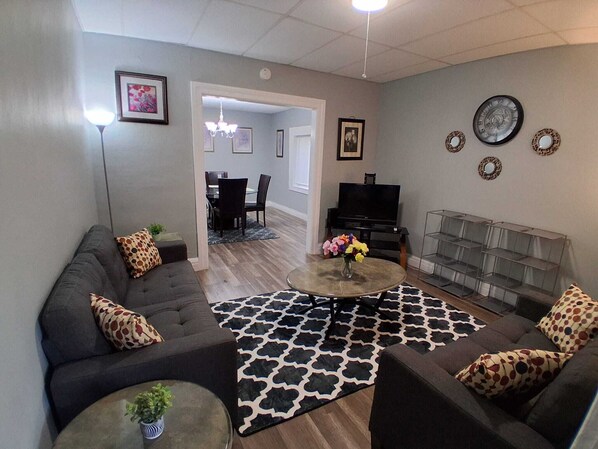 TV - The Niagara Nest (Niagara Falls)