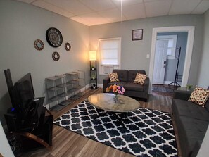 TV - The Niagara Nest (Niagara Falls)