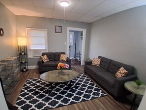 TV - The Niagara Nest (Niagara Falls)