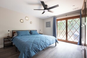10 bedrooms, iron/ironing board, Internet, bed sheets