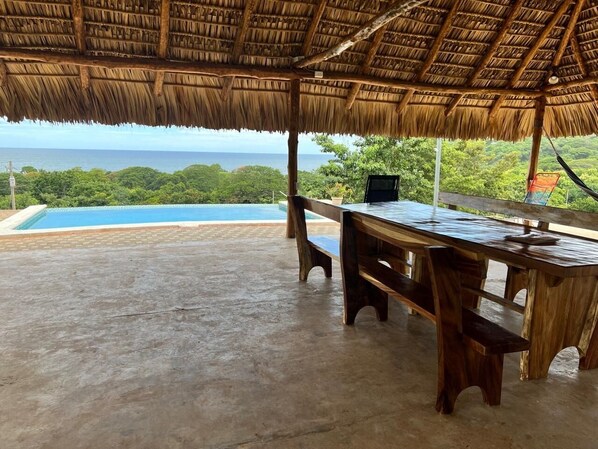 屋外ダイニングエリア