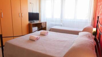 Standard-Dreibettzimmer, Stadtblick | Kostenloses WLAN