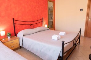 Standard Triple Room, City View | Free WiFi - Affittacamere Piazza Mazzini (Terracina)