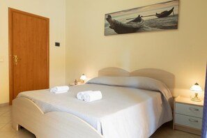 Economy Double Room, City View | Free WiFi - Affittacamere Piazza Mazzini (Terracina)