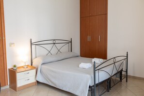 Habitación doble Confort, balcón, vista al patio | Wifi gratis