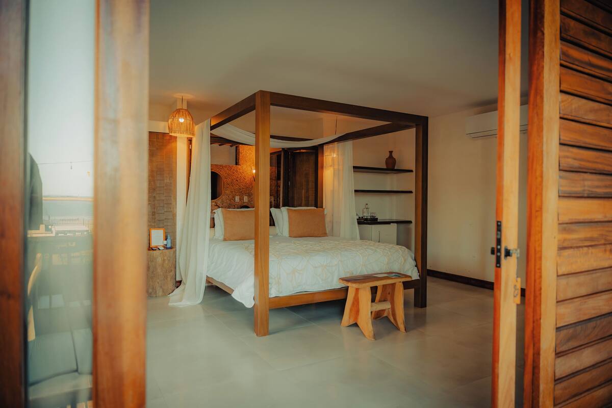 In-room safe, desk, laptop workspace, free WiFi