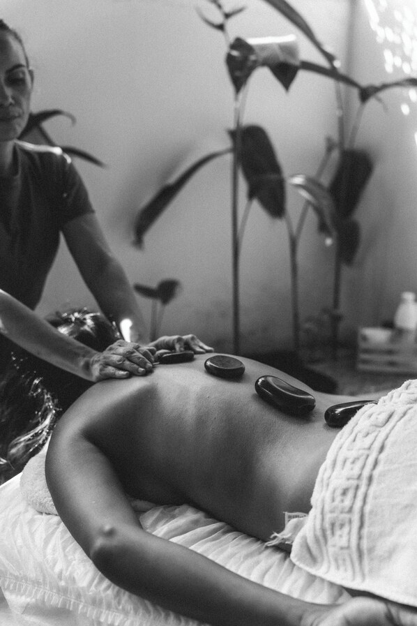 Hammam, massages aux pierres chaudes, massages des tissus profonds